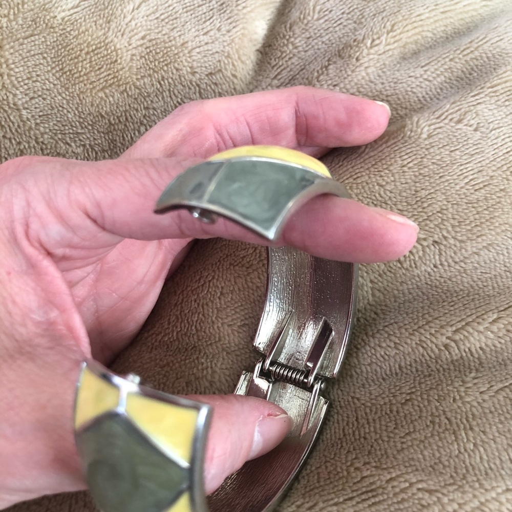 Yellow/gray bracelet - Picture 3 of 3